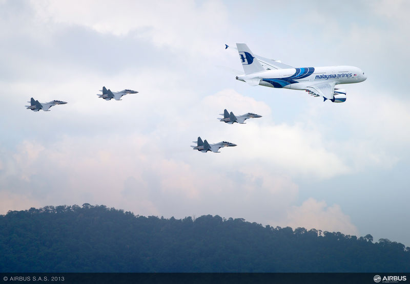 Illustration for article titled Malaysia A380 Flyover at Langkawi Exhibition